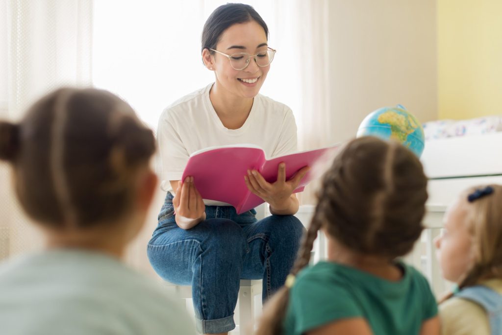 Psicoeducação: Veja os métodos que podem ajudar no ensino infantil. | Foto: Freepik.